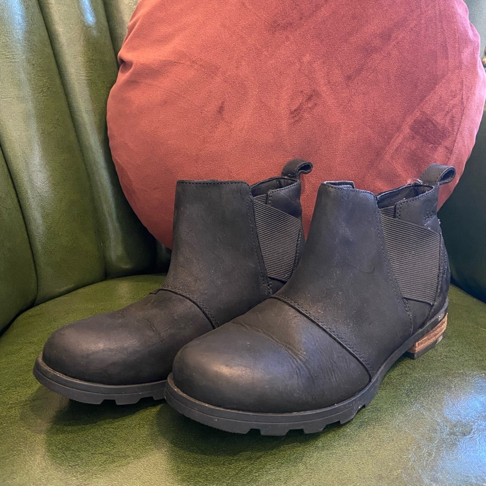 Sorel Black Leather Emilie Chelsea Boots